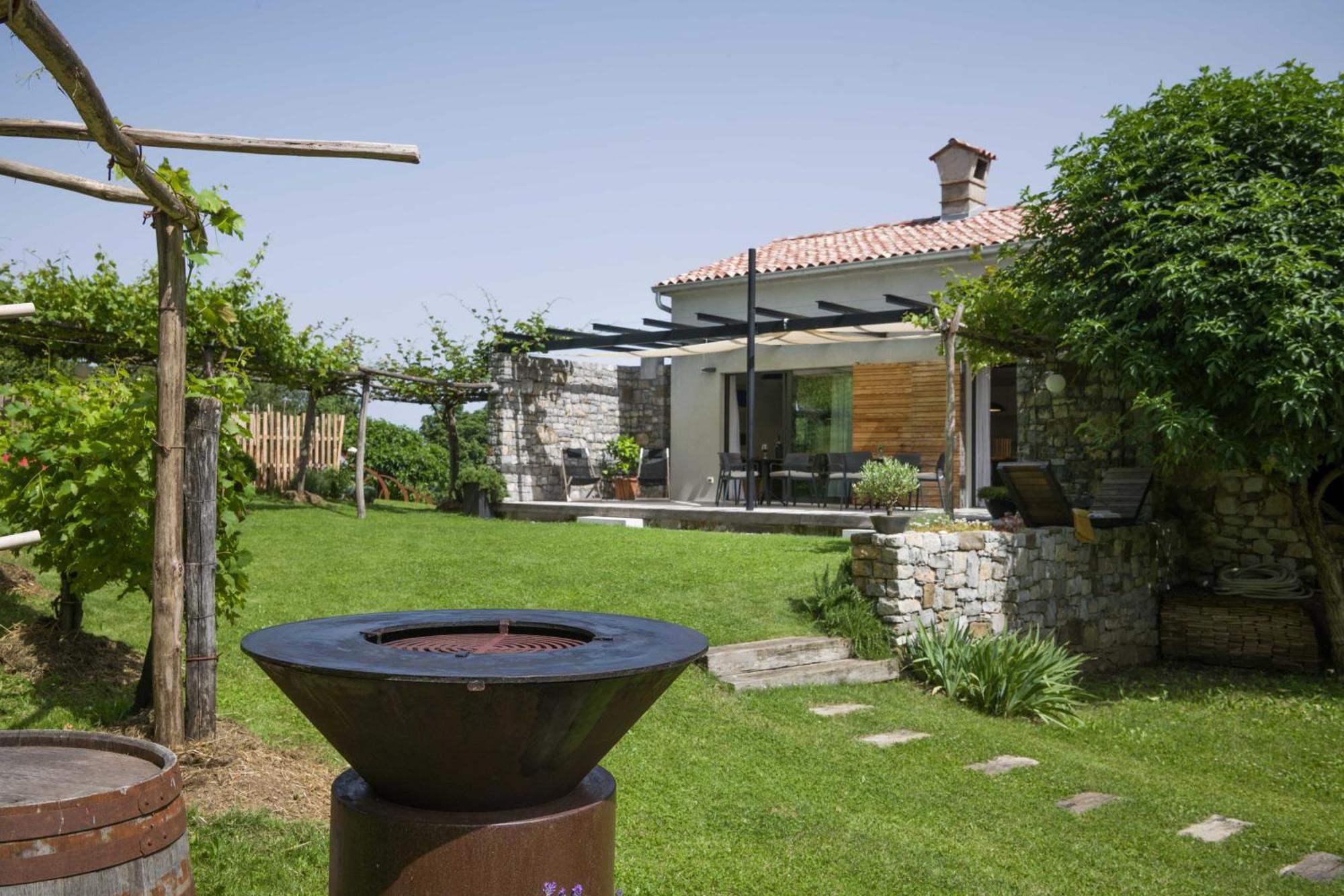 Villa Artes With Free Hot Tub & Sauna Branik Buitenkant foto