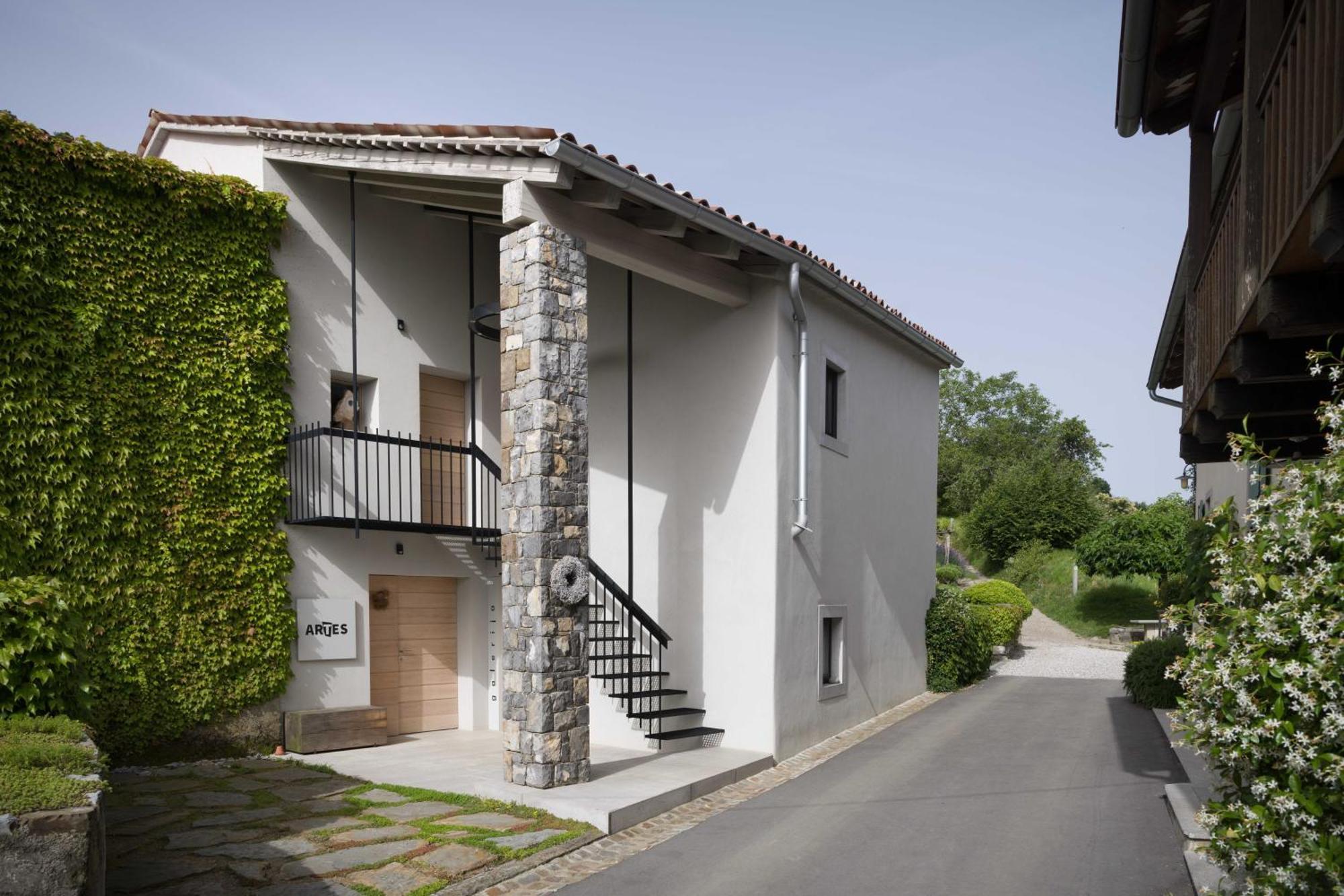 Villa Artes With Free Hot Tub & Sauna Branik Buitenkant foto